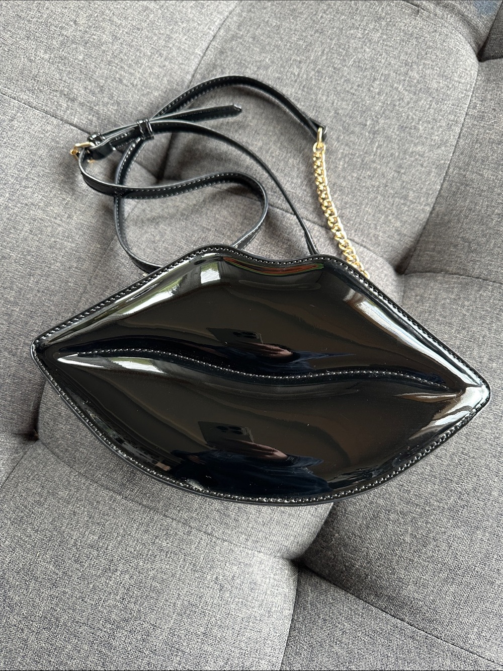 Aldo Black Patent Lip-Shaped Crossbody Bag with Gold Chain